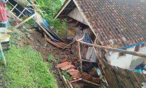 1763960716266-longsor-di-tasikmalaya-1763953550428_169