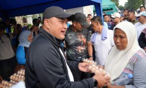 1763960719371-bupati-bogor-bagikan-2025-telur-gratis-ke-warga-1763950955863_169