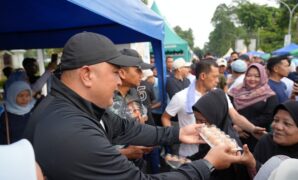 1763960719843-bupati-bogor-bagikan-2025-telur-gratis-ke-warga-1763950955939