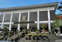 1764003892756-gedung-dprd-kota-bandung_169