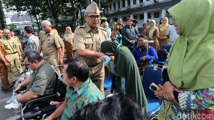 1764003896923-wali-kota-bandung-muhammad-farhan-1763967833643_169