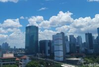 1764025479389-langit-di-jakarta-terlihat-cerah-hingga-tampak-biru-pada-siang-ini-jarak-pandang-di-udara-pun-terlihat-luas-bagaimana-kualitas-1_169