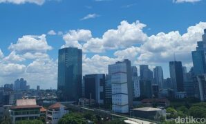 1764025479389-langit-di-jakarta-terlihat-cerah-hingga-tampak-biru-pada-siang-ini-jarak-pandang-di-udara-pun-terlihat-luas-bagaimana-kualitas-1_169