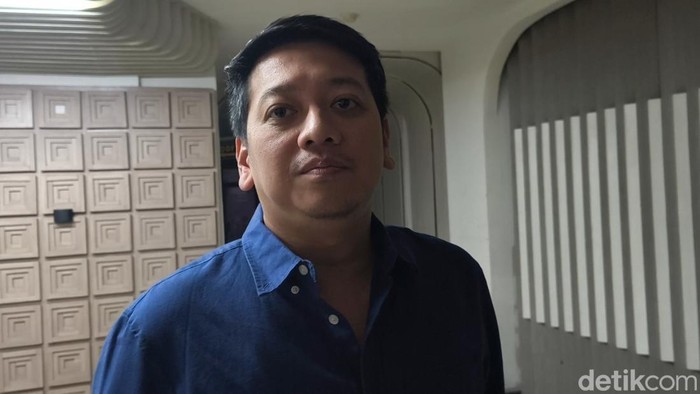 1764047127130-deputy-ceo-pt-persib-bandung-bermartabat-pbb-adhitia-putra-herawan-1764031915859_169