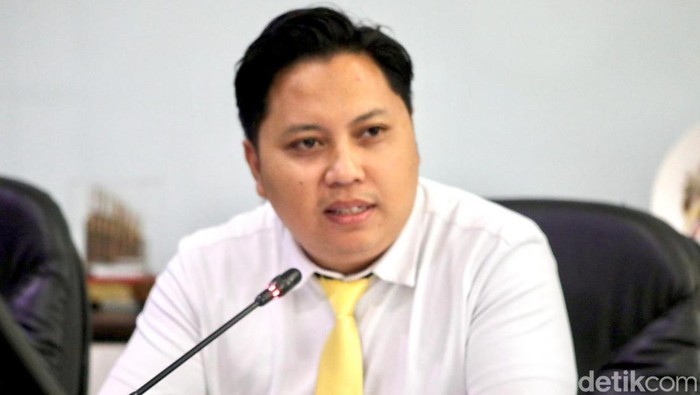 1764068716182-ketua-komisi-i-dprd-kota-bandung-radea-respati-1761615922304_169