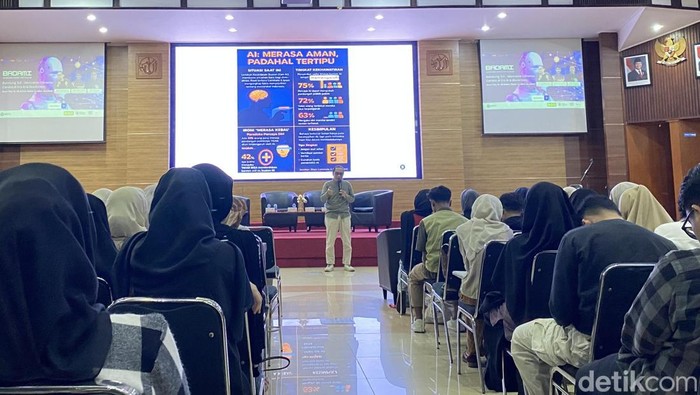 1764068720980-bandung-smart-city-forum-road-to-campus-1764062022917_169