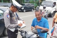 1764090321267-petugas-saat-lakukan-penidakan-terhadap-pelangga-lalu-lintas-1764051503645_43