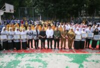 1764090323308-ketua-dprd-kota-bandung-asep-mulyadi-bersama-wali-kota-bandung-usai-peringatan-hari-guru-nasional-2025-1764073051727_169