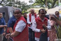 1764133514874-yossi-irianto-dan-eddy-marwoto-jelang-sidang-dakwaan-korupsi-hibah-pramuka-1764042723352_169