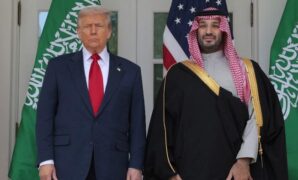 1764198279953-trump-dan-mbs-berfoto-bersama-untuk-wartawan-di-gedung-putih-1763528635636_169