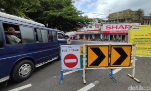 1764241524250-rambu-peringatan-jalan-nasional-ciamis-cirebon-ditutup-imbas-jembatan-cikaleho-ambrol-1764228278955_169