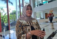 1764284677000-kepala-dinas-kesehatan-kabupaten-cirebon-eni-suhaeni-1764233189785_169