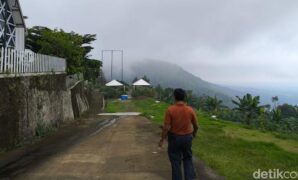 1764306330313-potret-kesejukan-di-objek-wisata-dorchid-kuningan-1764147535433_169