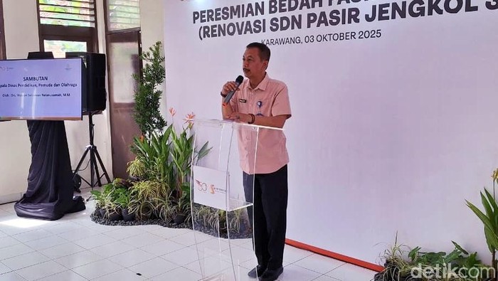 1764327954160-kepala-dinas-pendidikan-pemuda-dan-olahraga-kabupaten-karawang-1764308152867_169