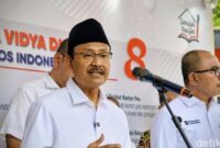 1764327964159-menteri-sosial-saifullah-yusuf-atau-gus-ipul-saat-melihat-penyaluran-blts-di-bandung-1764307579648_169