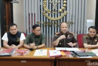 1764349516451-konferensi-pers-penggeledahan-rumah-eks-dirut-pt-muj-penggeledahan-ini-dikakukan-soal-dugaan-korupsi-proyek-subkontraktor-dari-1744687309637_169