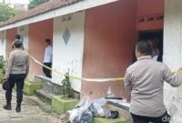 1764392740790-polisi-saat-menggerebek-kamar-penginapan-yang-diduga-jadi-lokasi-penyekapan-1764143143307_169