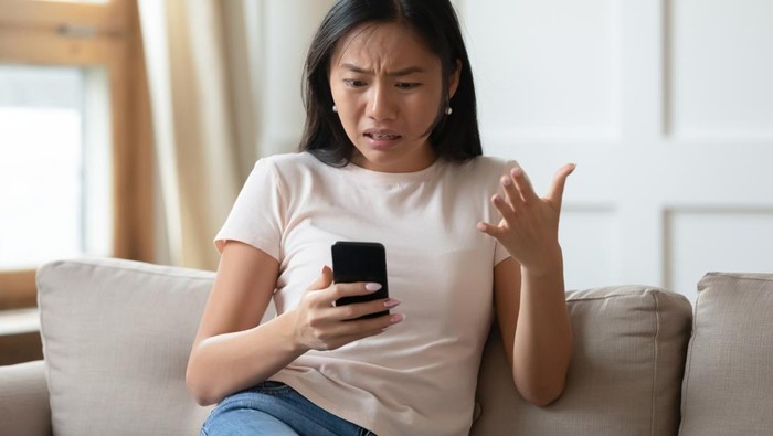 1764435889263-ilustrasi-main-hp-atau-ponsel-1_169