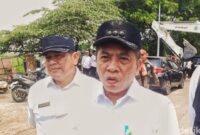 1764435898571-bupati-karawang-aep-syaepuloh-saat-memimpin-pembongkaran-bangunan-liar-di-jalan-interchange-karawang-barat-1764145586283_169