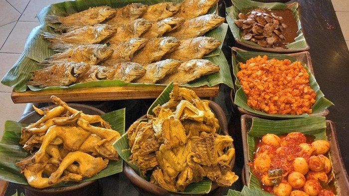 1764479085436-tempat-makan-dekat-stasiun-bogor-1764295631819_169