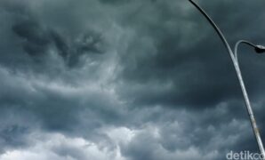 1764543877535-ilustrasi-awan-hitam-dikhy-sasra-1761713842219_169