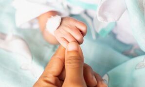 1764608760888-ilustrasi-bayi-prematur-1_169