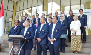 1764651922769-rektor-unpad-dan-para-dekan-yang-baru-terpilih-1764642036545_169