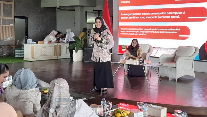 1764759963842-anggota-dprd-provinsi-jawa-barat-ineu-purwadewi-sundari-1763551886855_169