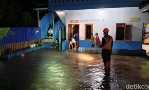 1764781557036-bpbd-saat-evakuasi-bencana-di-sukabumi-1764778871389_169