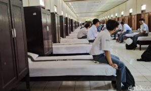 1764781558961-siswa-sma-peserta-pendidikan-karakter-di-barak-dodik-bela-negara-rindam-iiisiliwangi-1746430532969_169