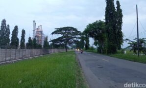 1764781567088-jalan-depan-kilang-balongan-1764731480218_169