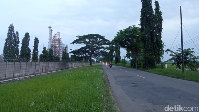 1764781567088-jalan-depan-kilang-balongan-1764731480218_169