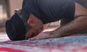 1764803112160-ilustrasi-salat-1_169