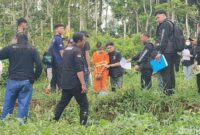 1764824742971-proses-reka-adegan-kasus-penyerangan-seorang-pemuda-di-panawangan-ciamis-yang-melukai-4-orang-hingga-mengakibatkan-satu-orang--1764748675359_169