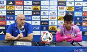 1764997534022-pelatih-persib-bojan-hodak-seusai-laga-1764982250209_169