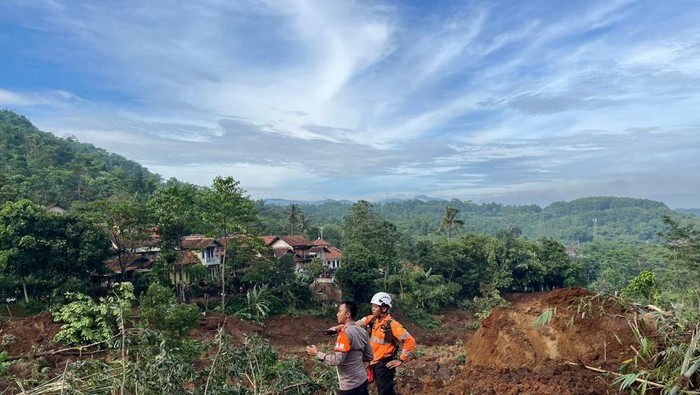 1765019123004-longsor-di-arjasari-bandung-1764994935670_169