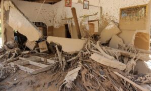 1765083896106-penampakan-sisa-terjangan-banjir-bandang-di-tapanuli-tengah-1764819468820_169