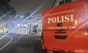 1765083901684-inafis-polres-sukabumi-kota-usai-membawa-jasad-korban-ke-rsud-syamsudin-sh-1765069842412_169