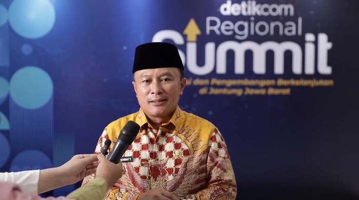 1765105512276-bupati-kuningan-dian-rachmat-yanuar-1747895573301_169