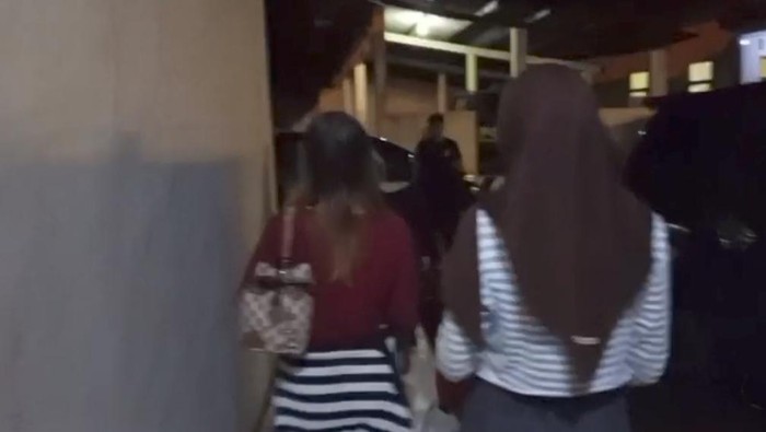 1765105527605-terduga-pelaku-perundungan-saat-diamankan-polisi-1765077887467_169