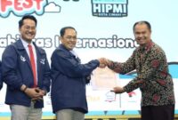 1765127111656-wali-kota-cimahi-ngatiyana-dan-wakil-wali-kota-cimahi-adhitia-yudisthira-saat-peringatan-hari-disabilitas-internasional-1765115883487_43