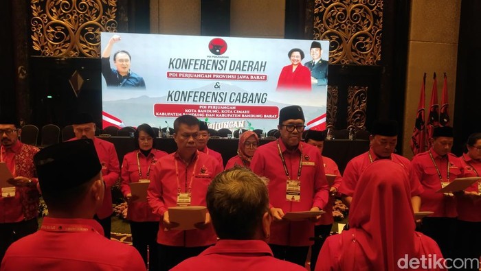 1765127114999-ono-surono-terpilih-kembali-sebagai-ketua-dpd-pdip-jabar-periode-2025-2030-1765109617046_169