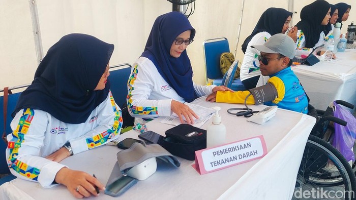 1765127115488-penyandang-disabilitas-memeriksakan-kesehatan-1765093264559_169