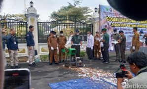 1765191913058-pemusnahan-rokok-ilegal-di-majalengka-1765170264919_169