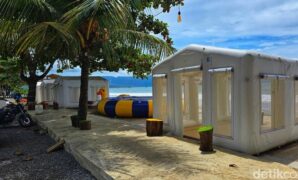 1765191916806-penampakan-tenda-inflatable-balon-yang-berdiri-di-atas-dek-kayu-di-kawasan-pesisir-citepus-kepala-desa-citepus-mengaku-kecolon-1765175460113_169