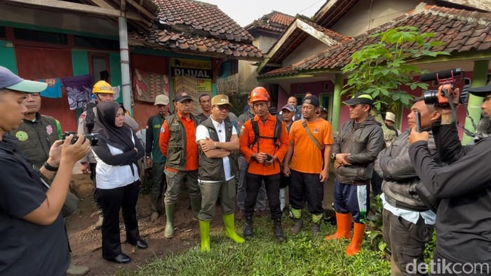 1765213511551-bupati-bandung-dadang-supriatna-1765189300966_169