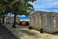 1765213513070-penampakan-tenda-inflatable-balon-yang-berdiri-di-atas-dek-kayu-di-kawasan-pesisir-citepus-kepala-desa-citepus-mengaku-kecolon-1765175460113_169