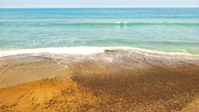 1765278318887-ilustrasi-pantai-1765269322177_169