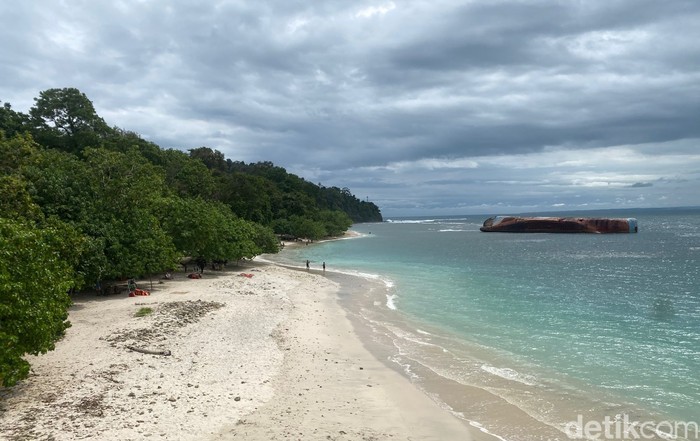 1765278327070-pantai-pasir-putiih-pangandaran-1761715020872