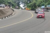 1765299892377-jalur-puncak-salah-satu-titik-rawan-bencana-di-cianjur-1765273890822_169